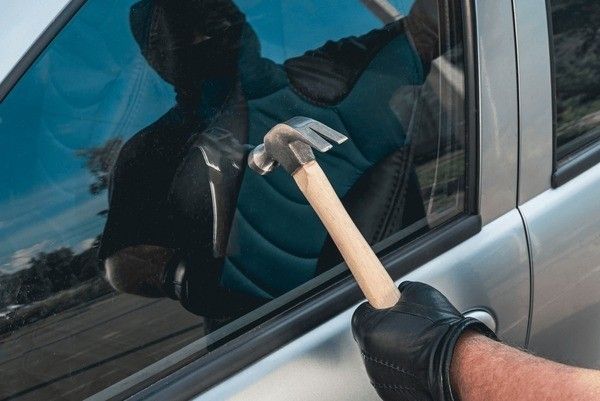 छत्रपती संभाजीनगरच्या ठेकेदाराची पैठणमध्ये लूट!; कारची काच फोडून ३ लाख लांबवले...