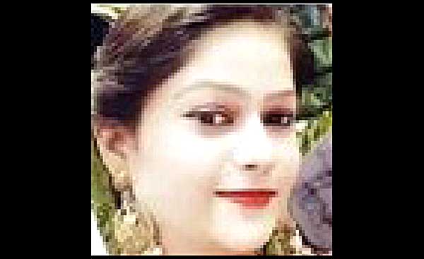 दोन पोलिसांसह चौघांविरुद्ध गुन्हा दाखल!; तिसऱ्या मजल्यावरून उडी घेऊन विवाहितेने आत्‍महत्‍या केल्याचे प्रकरण, दीड लाखासाठी छळत होते, चारित्र्यावर संशय घेत होते..., छ. संभाजीनगरची घटना