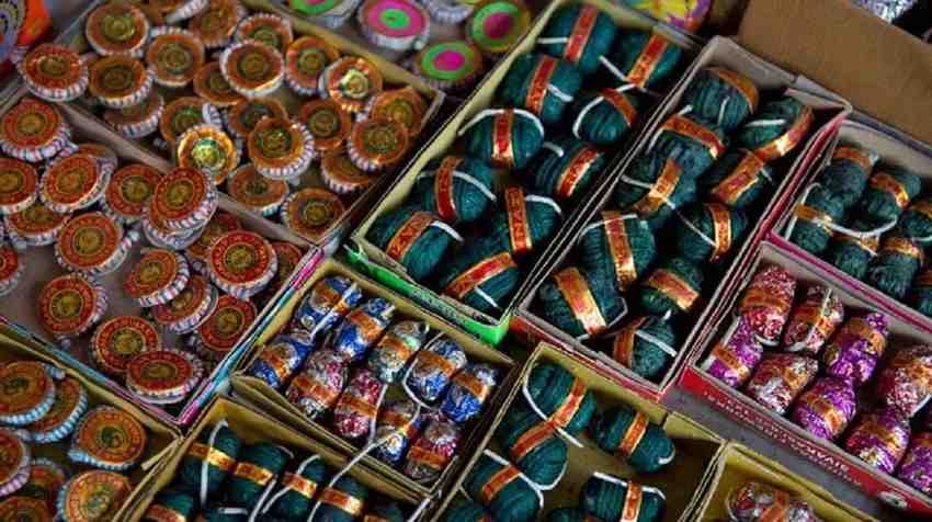 परवानगीशिवाय तिसगावमध्ये फटाके बाजार!; ग्रामपंचायतीने केली पोलिसांत तक्रार