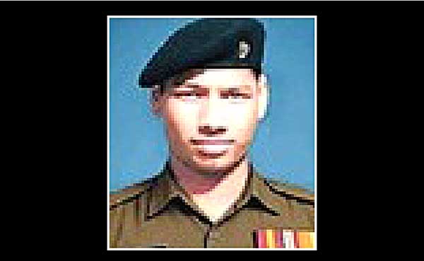 भरधाव पिकअप वाहनाने दुचाकीला उडवले, माजी सैनिकाचा जागीच मृत्यू, आ. बोरनारे धावले मदतीला...