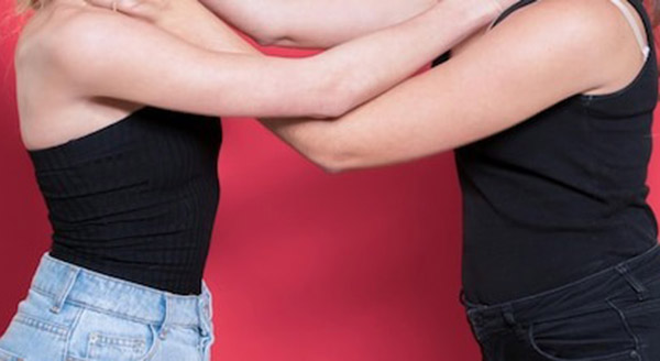 शेजारणीने पतीला फॉलो केलं, महिलेची सटकली, राडा केला..., आंबेडकरनगरमध्ये काय घडलं...