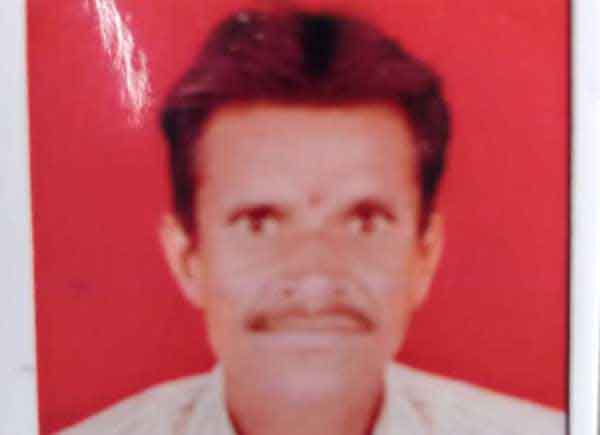 छत्रपती संभाजीनगरात अतिवृष्टीचा ६ वा बळी : एकाच गावातील आणखी एका शेतकऱ्याची ४ दिवसांच्या फरकाने आत्‍महत्‍या, शर्टाने झाडाला घेतला गळफास!