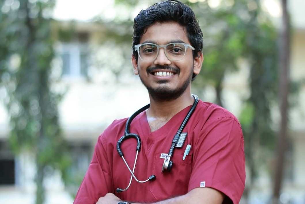 वडील खासगी कंपनीत, आईचे कपड्याचे दुकान, लेकाने नीट-पीजीमध्ये कमावला २११ वा ऑल इंडिया रँक!; डॉ. तेजस कदम आहेत रांजणगाव शेणपुंजीचे सुपूत्र...