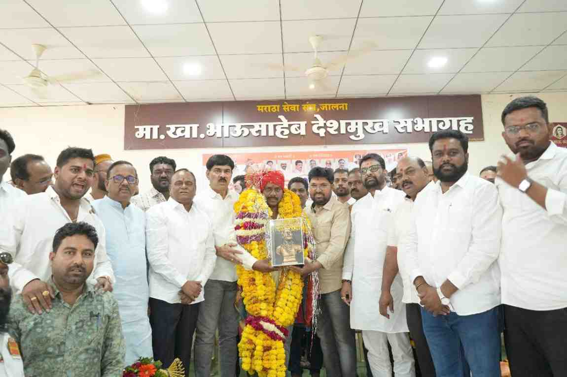 अरविंद देशमुखांसारखे सर्वसमावेशक नेतृत्व पुढे आणण्यासाठी सर्वांनी प्रयत्न केले पाहिजेत; आमदार अर्जुन खोतकर यांचे प्रतिपादन, मराठा क्रांती मोर्चा व सामाजिक संघटनांतर्फे अरविंद देशमुख यांचा गौरव