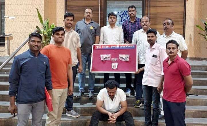 एक को टपकाया, और दो-तीन को टपकाना है... २ पिस्तुल घेऊन रस्त्यावर दहशत माजवणाऱ्या अट्टल गुन्हेगारावर पोलिसांनी सिनेस्‍टाइल घातली झडप!; भडकल गेटजवळ कारवाई, शहर गुन्हे शाखेची कामगिरी