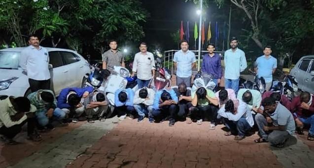 हर्सूल सावंगीत जुगार अड्ड्यावर छापा, १६ जुगारी पकडले, १४ लाखांचा माल जप्त