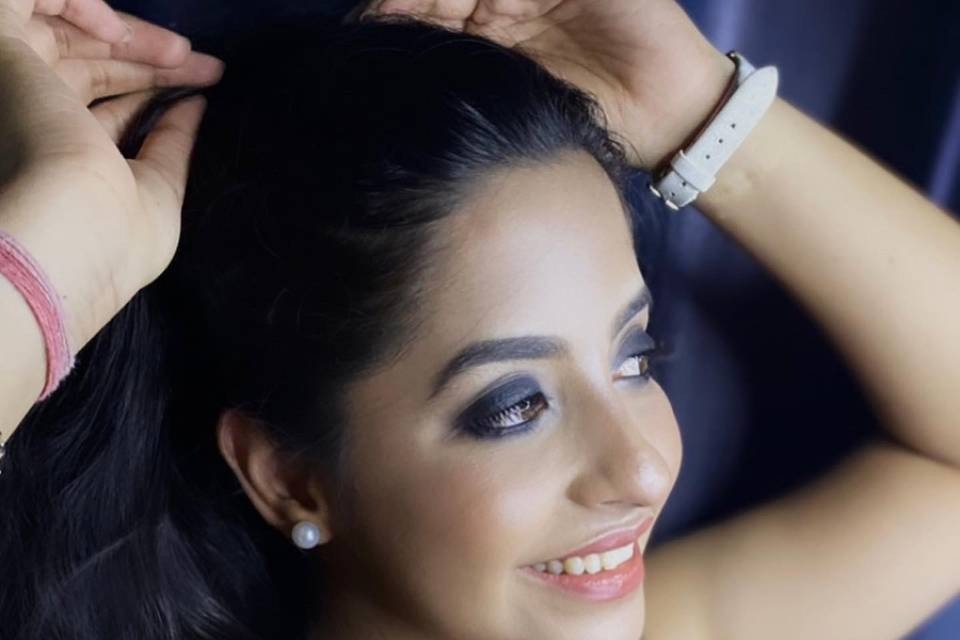 Beauty Feature : फिल्टरसारखा लूक तेही मेकअपमधून!; जाणून घ्या ब्लरिंग मेकअप, लग्नाच्या सिझनमध्ये खूप येईल कामी!!