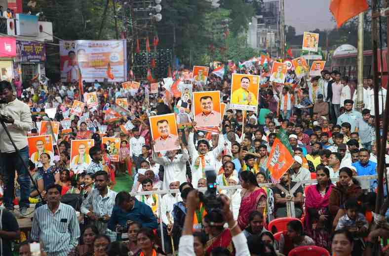 Political Exclusive : रमेश बोरनारे शब्द फिरवणारे आमदार, खा. भागवत कराड यांचे टीकास्त्र, राजकीय स्वार्थापोटी भावाला नगराध्यक्षपदाची उमेदवारी