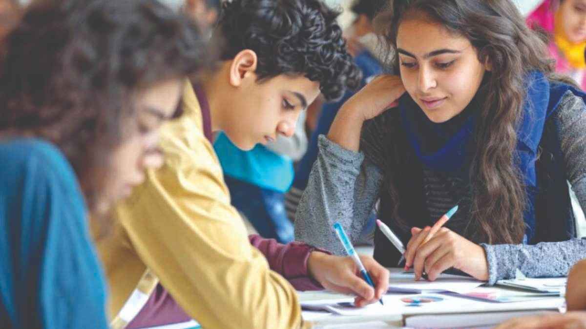Edu News : लाखो विद्यार्थ्यांसाठी आनंदाची बातमी!; IIT-JEE प्रमाणेच MHT-CET आता वर्षातून दोनदा घेतली जाणार