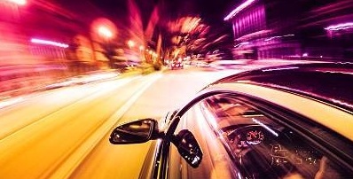 आकाशवाणी चौक ते बाबा पेट्रोलपंप... लोकांचा थरकाप उडवत सुसाट निघाली कार!; ‘वॉकीटॉकी’वरून वाहतूक पोलीस झाले अलर्ट, पुढे काय झालं...