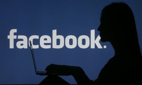 सामाजिक कार्यकर्तीच्या फेसबुक पोस्टवर अश्लील शिवीगाळीचा भडीमार, पोलिसांनी २३ जणांविरुद्ध केला गुन्हा दाखल, छत्रपती संभाजीनगरातील प्रकार