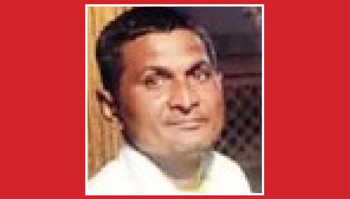 मकाच्या कणसांना कोंब फुटले, आक्रोश करत शेतकऱ्याने शेतातच गळफास घेतला!; कन्नड तालुक्यातील हृदयद्रावक घटना