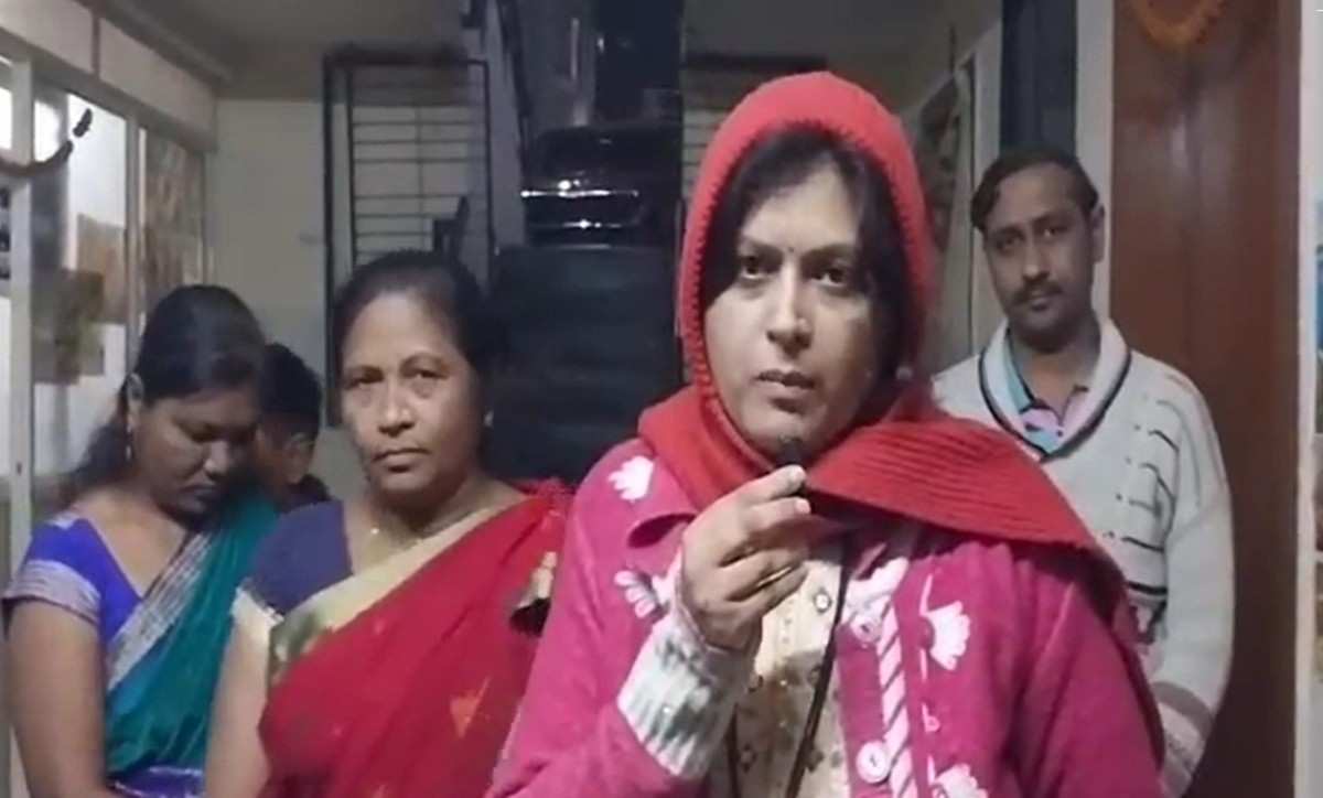 चमत्कार की शास्त्र? छत्रपती संभाजीनगरातील या चमत्कारिक घटनेने सारेच अचंबित!!, ४०  वर्षीय महिलेसोबत काय घडलं..., उभीही राहू न शकणारी महिला चक्क गाण्यावर थिरकली कशी?