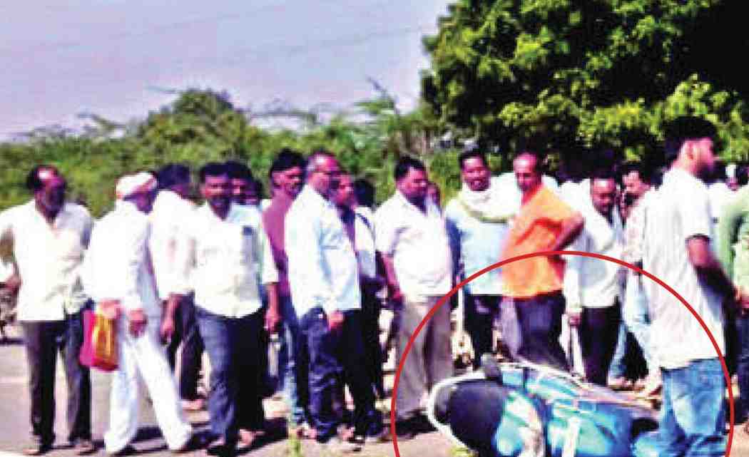 जिल्हा बँकेचा कारभार : दुचाकीवरून वृद्ध लिपिक घेऊन निघाला २५ लाख रुपये, मध्येच दोन लुटारूंनी अडवले, मारहाण करून पूर्ण रोकड लांबवली!, पैठणची धक्कादायक घटना