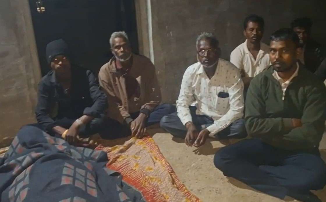 वाळू तस्कराच्या टिप्परने तरुणाचा बळी घेतला, विरगाव पोलिसांवर गंभीर आरोप करत नातेवाइकांनी अंत्‍यविधी रोखले!; API वाघमोडे म्हणाले, टिप्पर जमा केले, चालकही पकडला... तरीही...