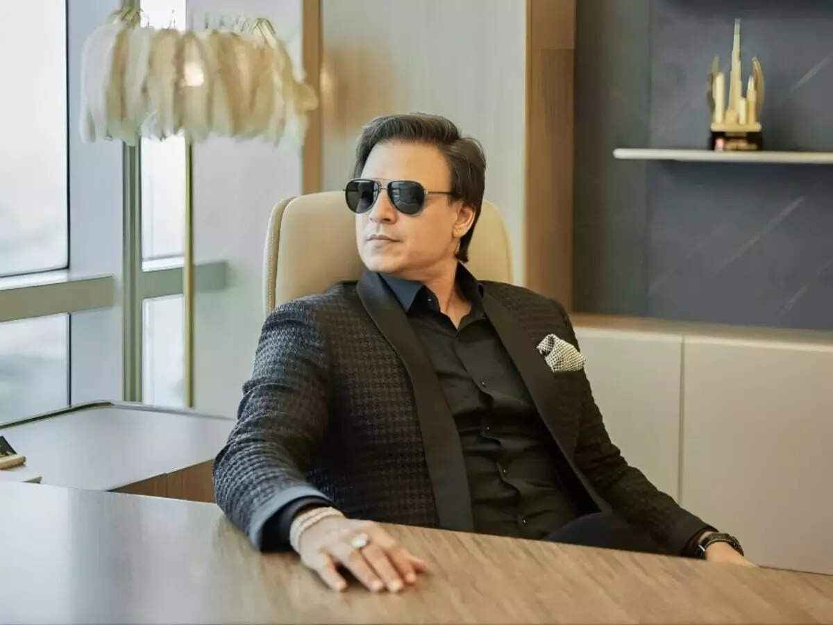 विवेक ओबेरॉयने १६-१७ वर्षाच्या वयातच कमावले होते १ कोटी, १९ व्या वर्षी १२ कोटी रुपये अन्‌ नंतर उघडल्या ६ कंपन्या!