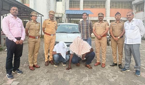 लई हुशारी केली, पण शेवटी घडा भरलाच!; ‘कायद्या’चा गैरवापर करून लाखो रुपये उकळले, अखेर दुकलीला आता पडल्या बेड्या!!, छत्रपती संभाजीनगर ग्रामीण सायबर पोलिसांची कामगिरी, नक्की काय आहे स्टोरी वाचूया... 