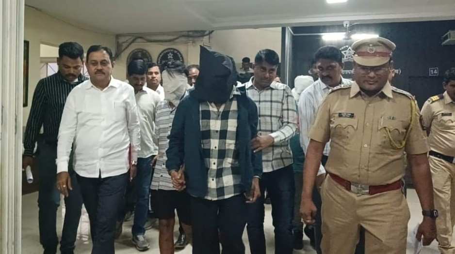 LCB ची कुंभेफळमध्ये मोठी कारवाई : ऑनलाइन जुगार अड्ड्यावर छापा, ९ जणांना अटक, ८ लाखांचा मुद्देमाल जप्त, छत्रपती संभाजीनगरमध्ये खळबळ