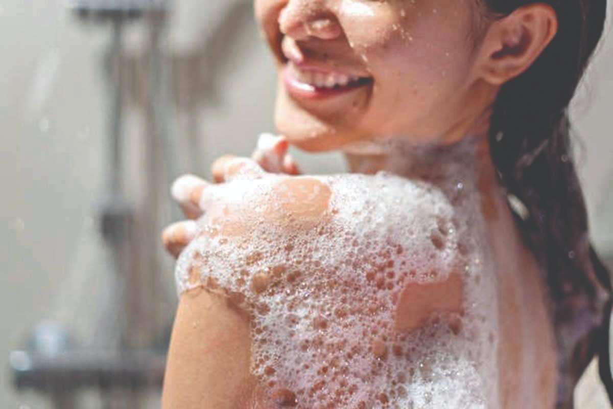साबणाशिवाय आंघोळ कशी करावी? दूध अन्‌ बेसन पिठाचा घरगुती उपाय, ४८ तासांपर्यंत ठेवेल फ्रेश!
