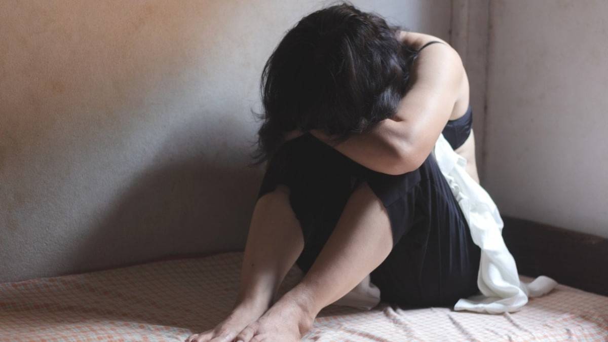 अजिंठा येथून कॉलेज तरुणीला जबरदस्ती कारने फर्दापूरच्या लॉजवर नेत केला बलात्कार!, २५ वर्षीय सराईत गुन्हेगाराच्या कृत्‍याने छत्रपती संभाजीनगर हादरले!!