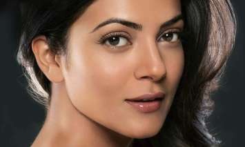 सुष्मिता सेनच्या चमकदार त्वचेचे रहस्य उलगडले!; नियमित करते हे १ काम, तुम्हीही ते करू शकता...