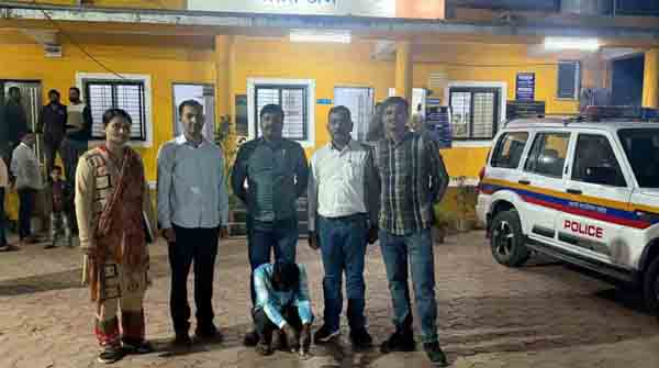 महिलेचे नाव, फोटो वापरून ‘इन्स्टा’वर बनावट खाते, महिलांना रिक्वेस्ट पाठवून अश्लील संभाषण करायचा..., वैजापूरच्या भऊरमधून युवकाला अटक