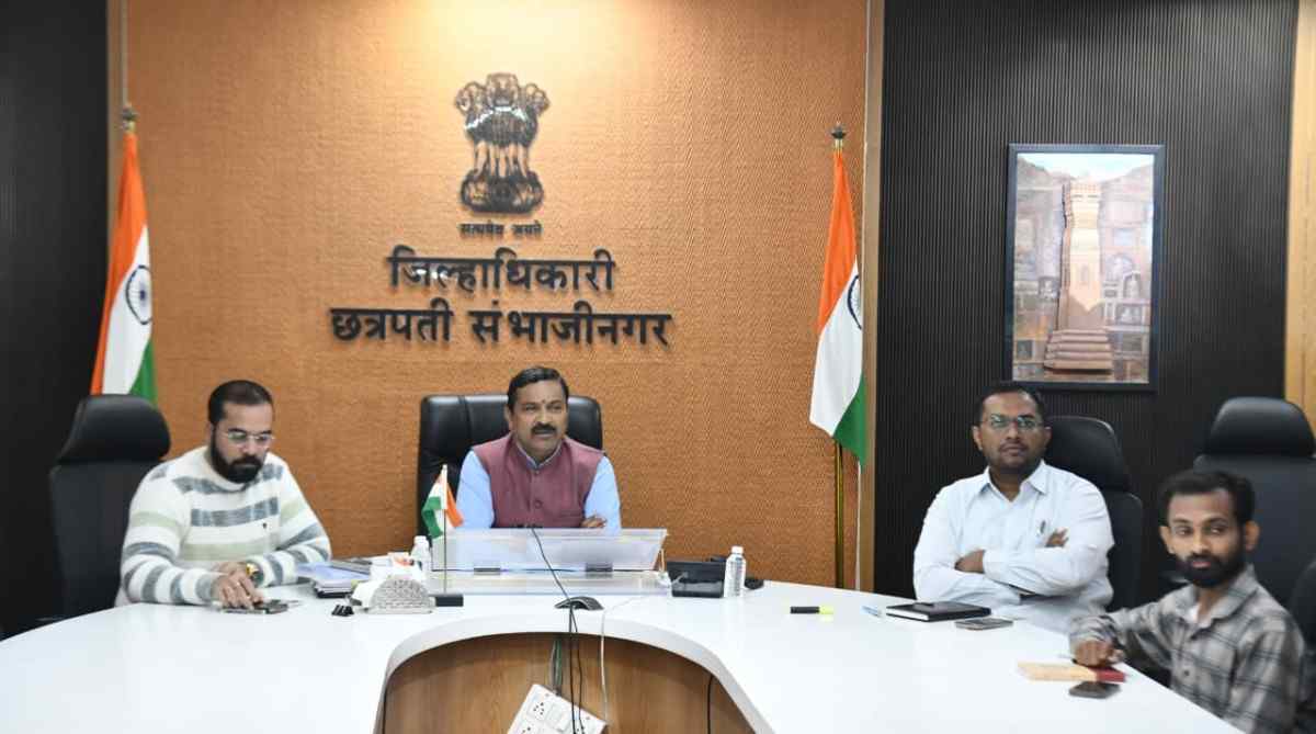 न.पा.निवडणूक : जिल्हाधिकाऱ्यांनी घेतला निवडणूक पूर्वतयारीचा आढावा