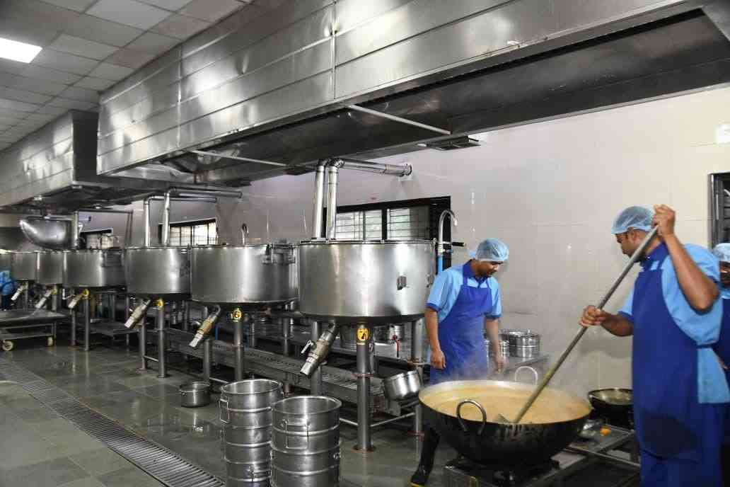 EXCLUSIVE : छत्रपती संभाजीनगरच्या ‘अन्नामृत’ची करामत... ४० हजार बालकांची रोज ‘अंगत पंगत’!, कसे चालते या संस्थेचे कार्य, कुठून येतो इतका निधी, जाणू सर्व...