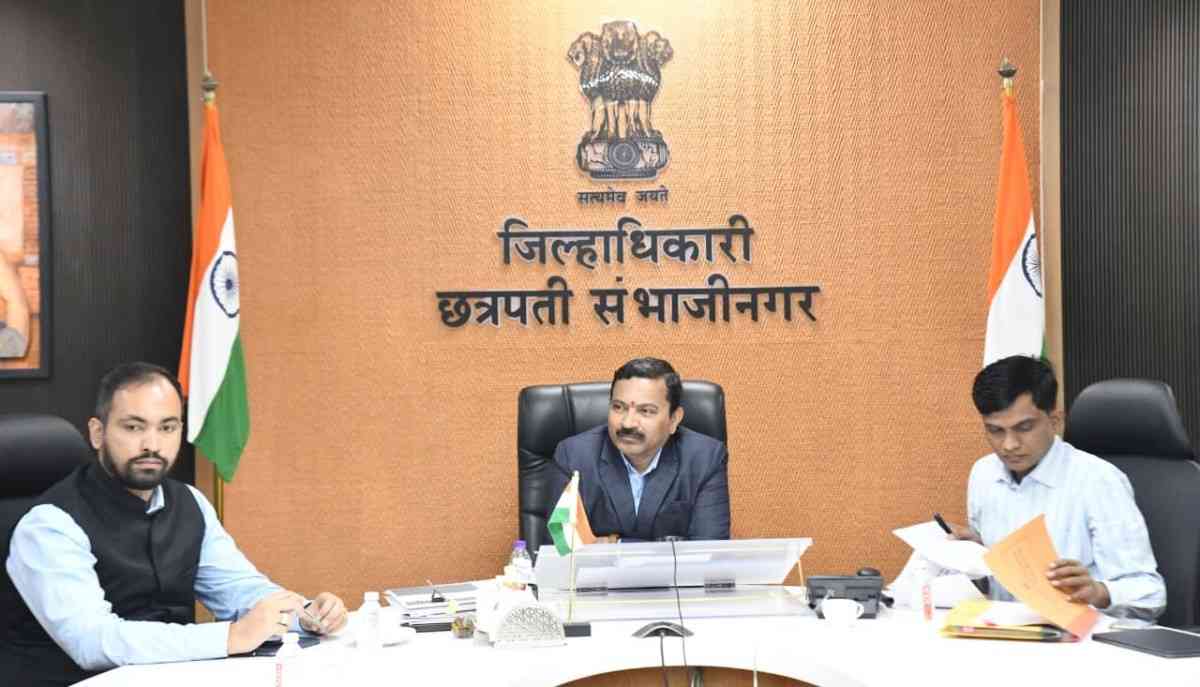 छत्रपती संभाजीनगरात भटक्या श्वानांचा प्रश्न ऐरणीवर, जिल्हाधिकाऱ्यांनी बैठक घेऊन दिलेत 'हे' निर्देश...