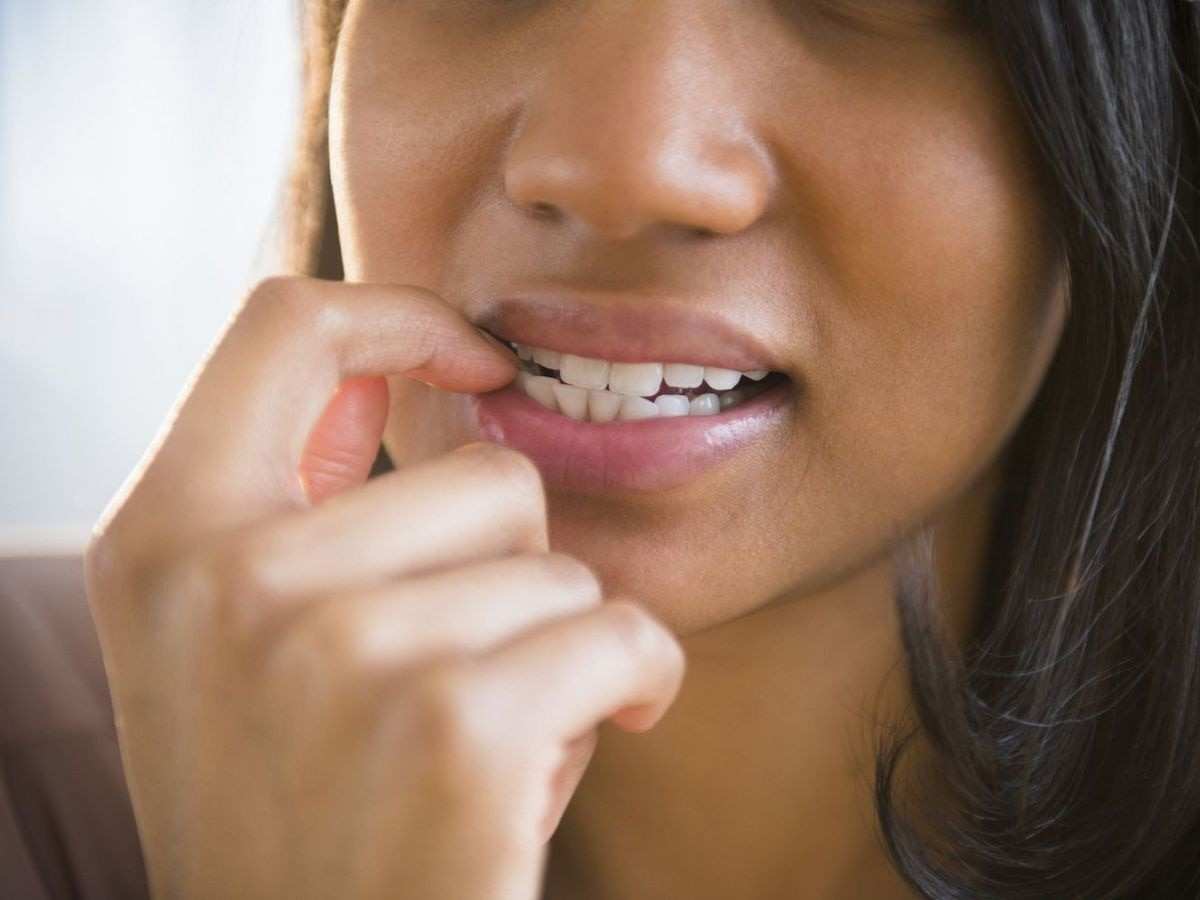 तुम्हाला कल्पनाही नसेल, पण या ४ सवयी तुम्हाला बनवतात दरिद्री!