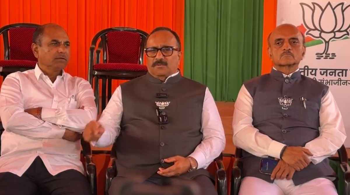 भाजपची पत्रकार परिषद : शिंदे गटातील अंतर्गत वादामुळेच त्यांनीच युती तोडली, भाजपचा पलटवार, अहंकारी कोण हे सर्वांना माहिती, अतुल सावे यांचा शिरसाटांना टोला (पहा व्हिडीओ)