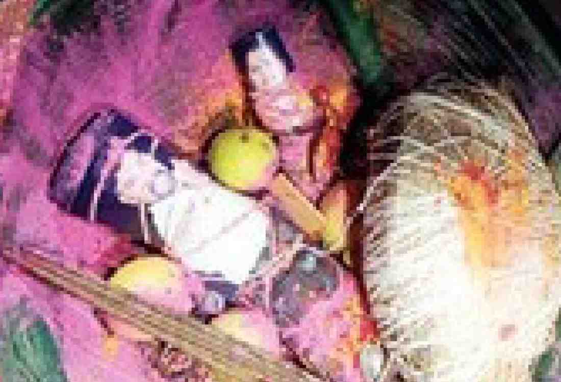 पैठणमध्ये उमेदवाराच्या घरासमोर अघोरी पूजेने खळबळ!; लिंबू, टाचण्या, बाहुली, दोरीगंडा...