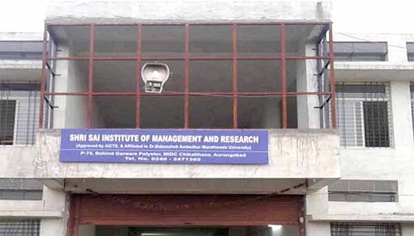 श्री साई इन्स्‍टिट्यूटचे फसवणूक प्रकरण : जाधव पिता-पूत्र पोलिसांना सापडेनात, १३३ विद्यार्थ्यांची कोट्यवधींना गंडा, २ कर्मचाऱ्यांना पोलीस कोठडी