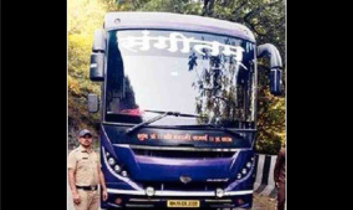 संगीतम ट्रॅव्हल्सच्या बसमधून निघाला धूर, ५० प्रवाशी सुदैवाने वाचले, अजिंठा घाटातील थरार