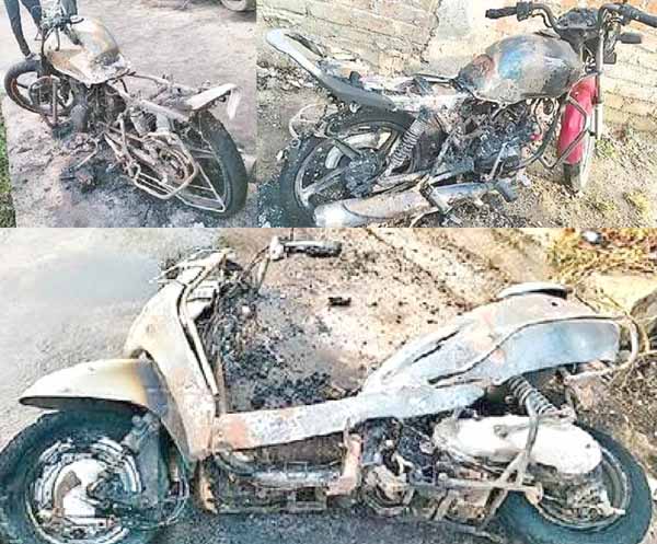 राजनगरमध्ये मध्यरात्री हल्लकल्लोळ! टवाळखोराने जाळल्या ५ दुचाकी!!