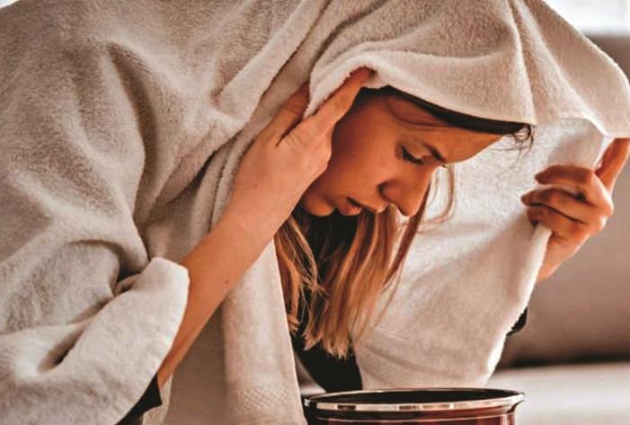 हिवाळ्यात वाफ घेण्याचा खरंच फायदा होतो? एक छोटीशी चूक संपूर्ण चेहरा खराब करू शकते; योग्य पद्धत जाणून घ्या...