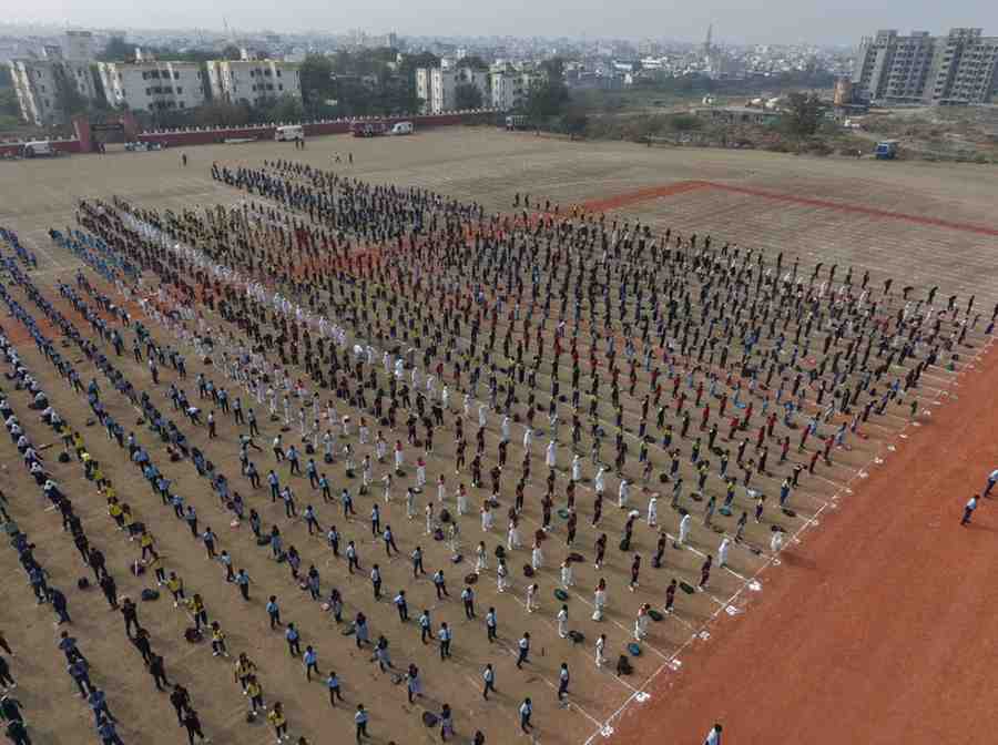 छत्रपती संभाजीनगर घडला विश्वविक्रम : १,८५,००० विद्यार्थ्यांची देशभक्तीपर गितांवर सामूहिक कवायत