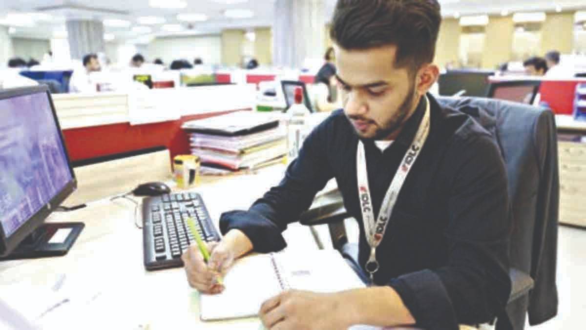 परीक्षेशिवाय सरकारी बँकेत नोकरी मिळण्याची संधी, पगार पॅकेजदेखील चांगले