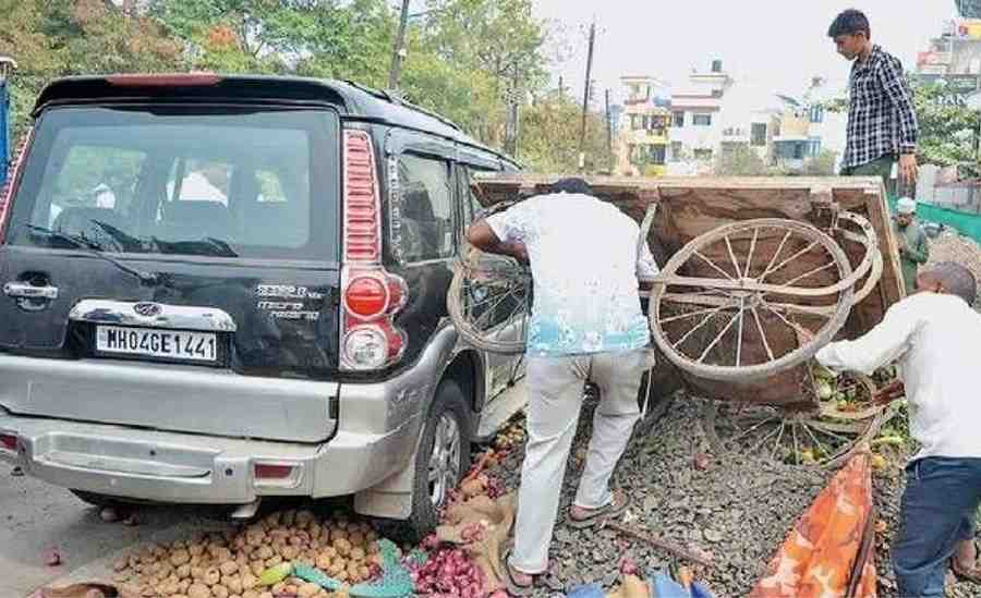 छत्रपती संभाजीनगरमध्ये कारचालक झाले बेदरकार... आता शिवाजीनगर भागात घडवला थरार, २ भाजीविक्रेत्या महिलांना उडवले!