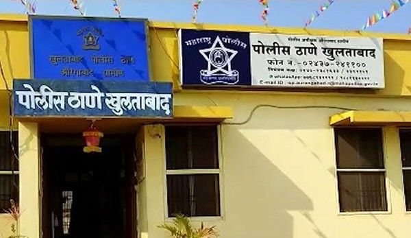 वेरूळची धक्कादायक घटना : लॉजच्या रूममध्ये शिरताच प्रेयसीकडून पैशांसाठी ब्लॅकमेल, पुरुषाने तिच्या समोरच गळफास घेऊन केली आत्‍महत्‍या!