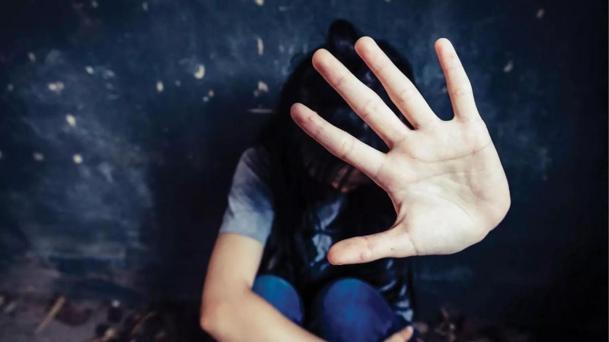 लाज सोडली... ५७ वर्षांच्या PSI ने केला २३ वर्षीय तरुणीवर वारंवार बलात्‍कार!, छत्रपती संभाजीनगर शहर पोलीस दल हादरले!!