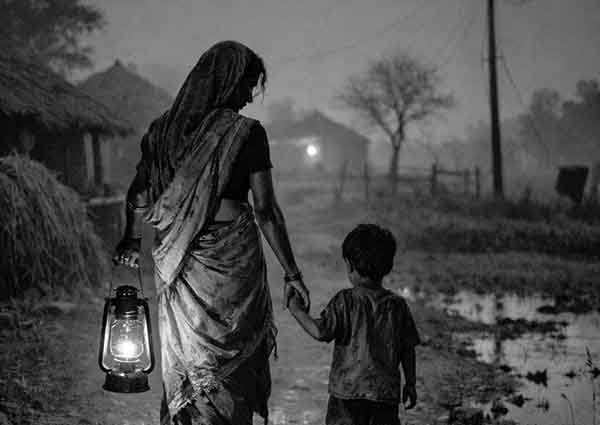 मुले चोरणारी महिला आली... अफवा पसरली, ती निघाली..., वडोदबाजारमध्ये काय हलकल्लोळ माजला...