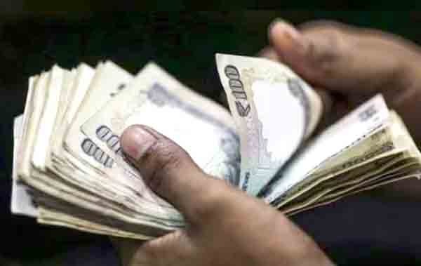 पत्‍नीसमक्ष लाचखोर झिरो लिपिक सागर जाधव ACB च्या जाळ्यात!, रेल्वेच्या डब्यातच अटक, उपनिबंधकांच्या नावाने घेतले होते पैसे... छत्रपती संभाजीनगर रेल्वेस्थानकावर काय घडलं...