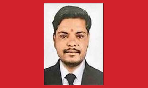 गिरजादेवीच्या दर्शनानंतर परत निघाले, कार झाडावर आदळून युवकाचा मृत्यू, तिघे गंभीर जखमी, ममनापूर फाट्याजवळील दुर्घटना