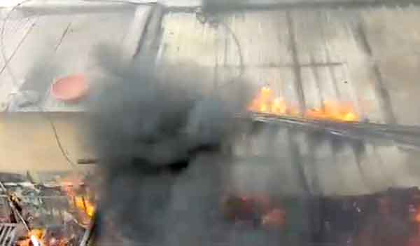 हर्सूलच्या छत्रपतीनगरात घराला भीषण आग, गॅस सिलिंडरचाही स्फोट