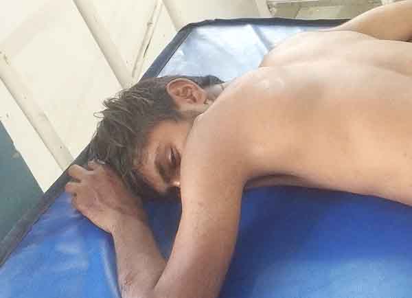 गंगापूरमध्ये भरदुपारी हल्लकल्लोळ : २३ वर्षीय तरुणावर भररस्‍त्‍यात पाठलाग करून धारदार शस्‍त्राचे सपासप वार...चौघांनी घडवला थरार!