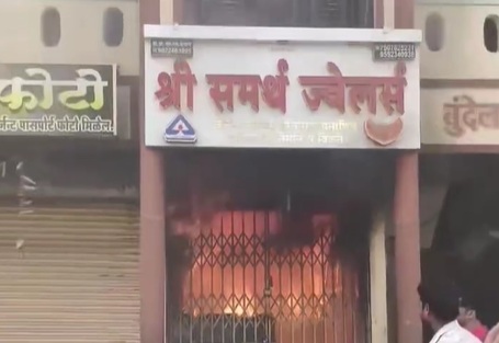 मुकुंदवाडीतील श्री समर्थ ज्वेलर्सला भीषण आग, लाखोंचे नुकसान