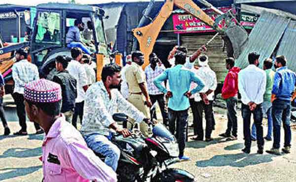 पैठणमध्ये अतिक्रमणे हटवताना पोलिसांशी व्यापाऱ्यांचा वाद; काही मिनिटांत बाजारपेठ झाली बंद..., पुढे काय घडलं...