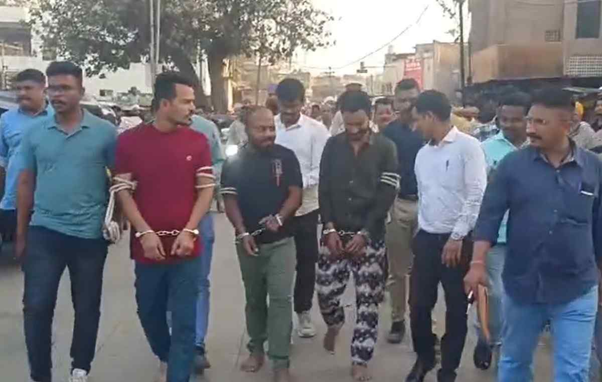 ड्रग्जमाफियाची अशपाक पटेलची चंपा चौक, शहागंजमधून काढली धिंड