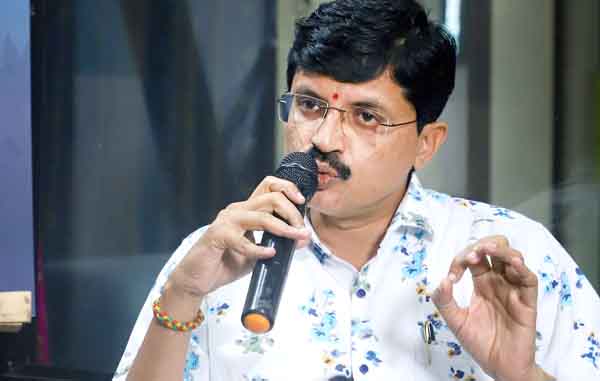 नागरिकांना त्रास दिल्यास गय नाही!; महापौर राजूरकरांनी महापालिका अधिकारी, कर्मचाऱ्यांना सुनावले